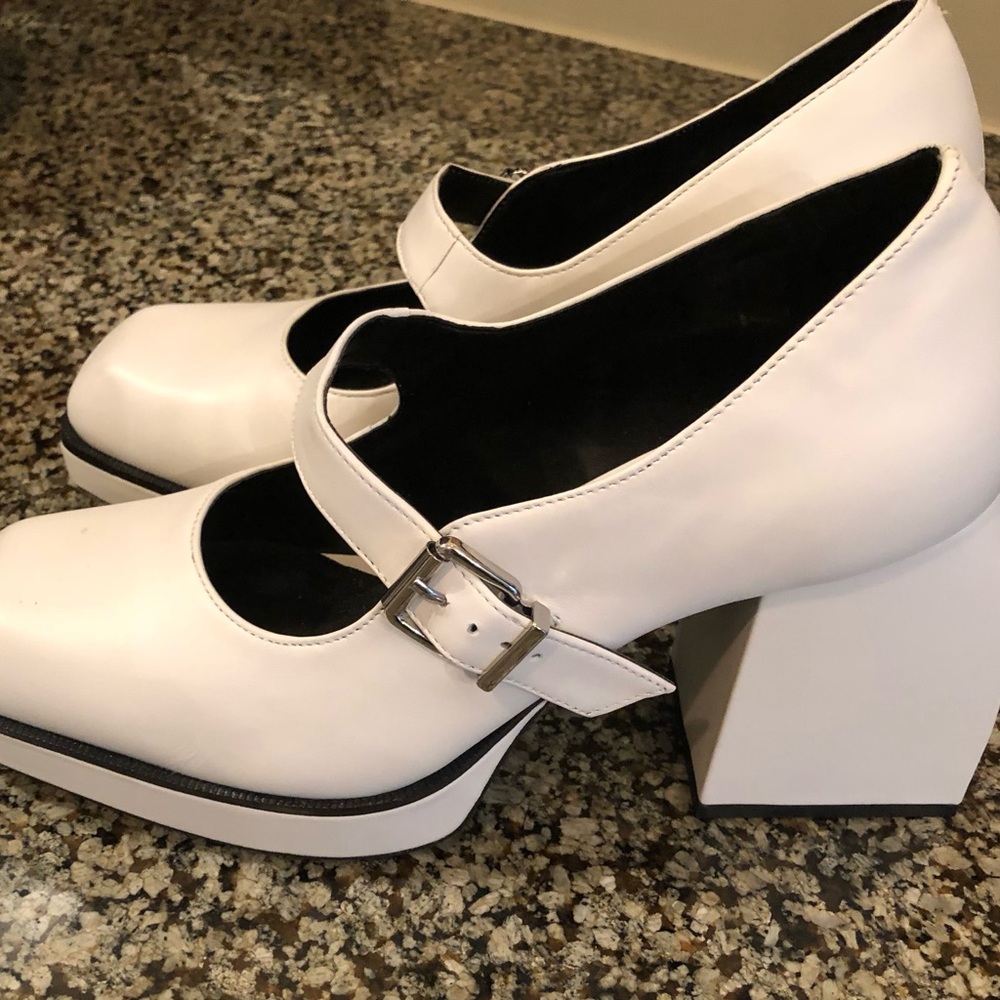 New! Giani Bini White Mary Jane Platforms. Size 8